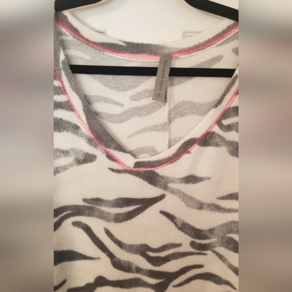 Honeyme Sweatshirt - Picture 2 of 3